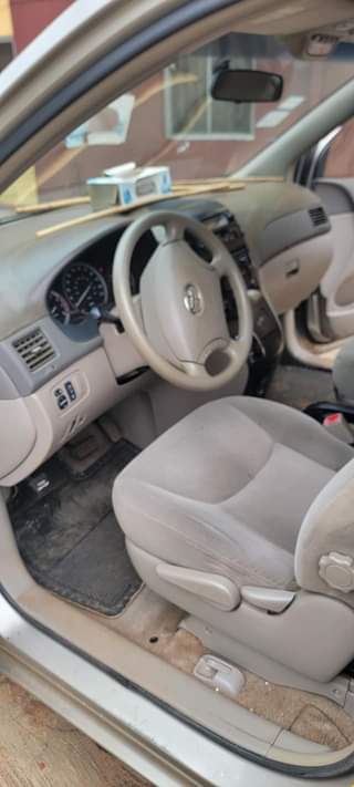 A picture of 2005 Toyota Sienna Nigeria Used