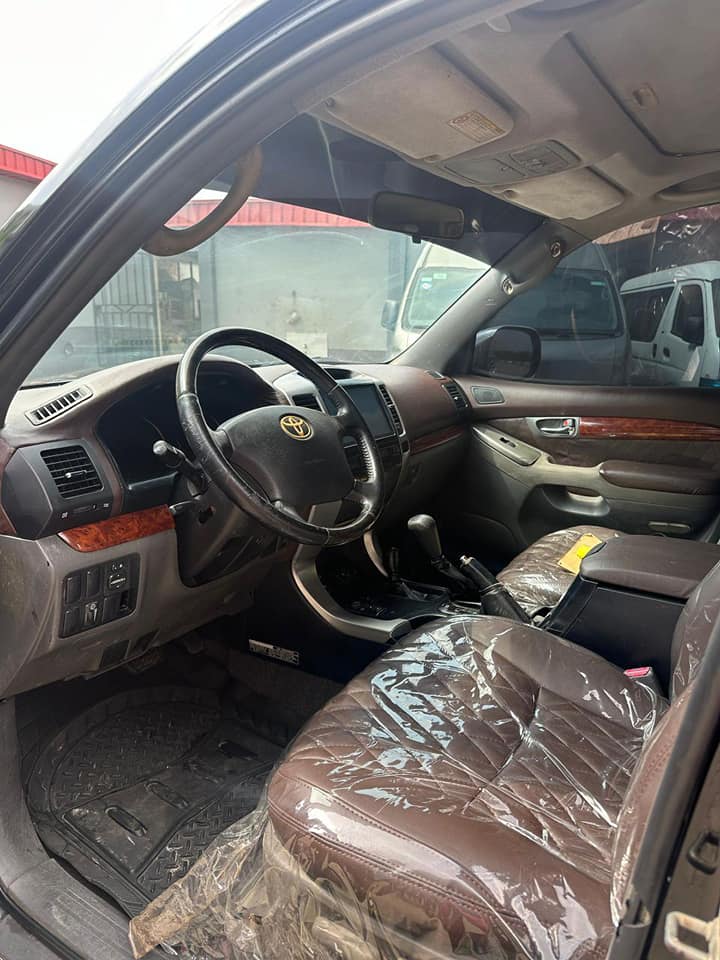 A picture of 2007 Toyota Prado V6