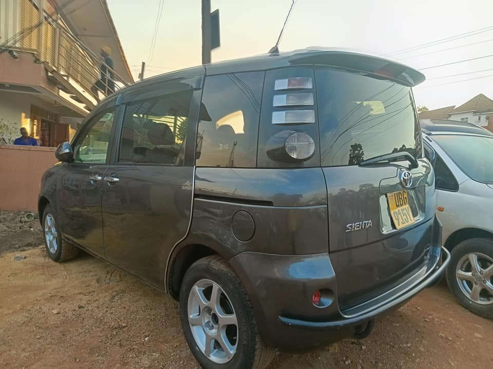 A picture of Toyota SIENTA UBG