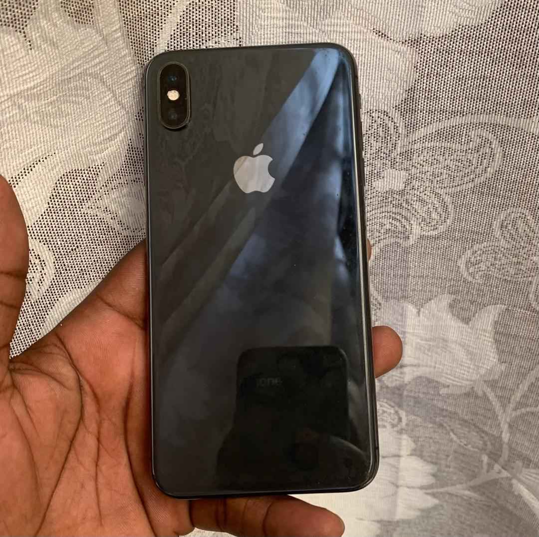 A picture of Iphone Xs Max 256Gb Tz s 220 000 tu