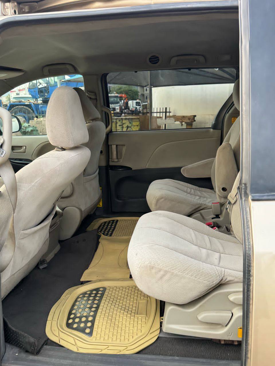 A picture of Very Neat 2011 Toyota Sienna XLE with PWR Doors and