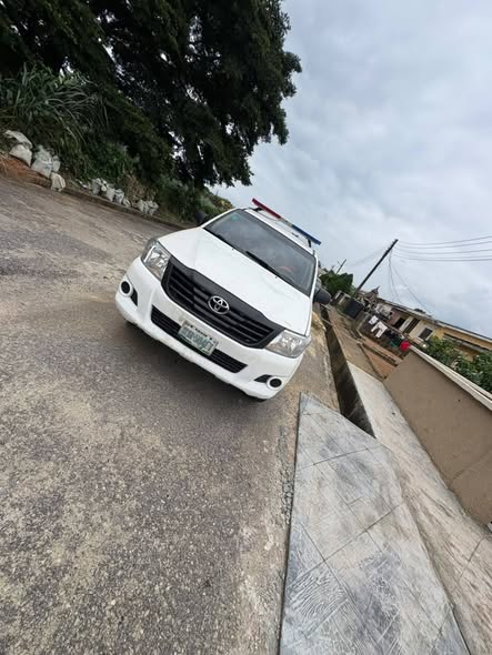 A picture of TOYOTA HILUX MANUAL 2010