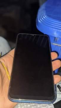 A picture of Samsung Galaxy A7 na Infinix smart 5