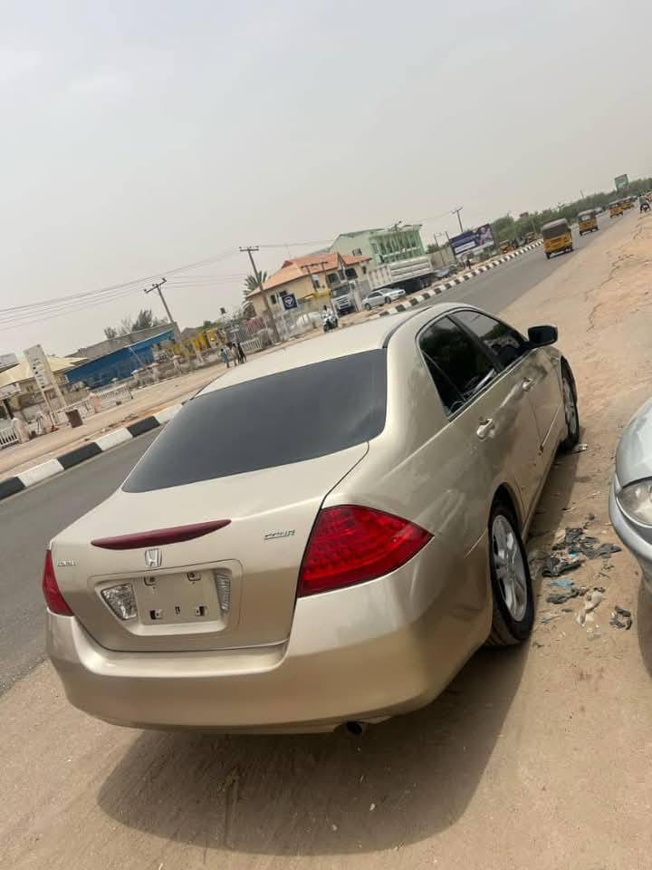 A picture of very clean Honda Accord gold for sell