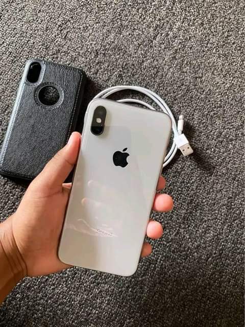 A picture of Iphone X