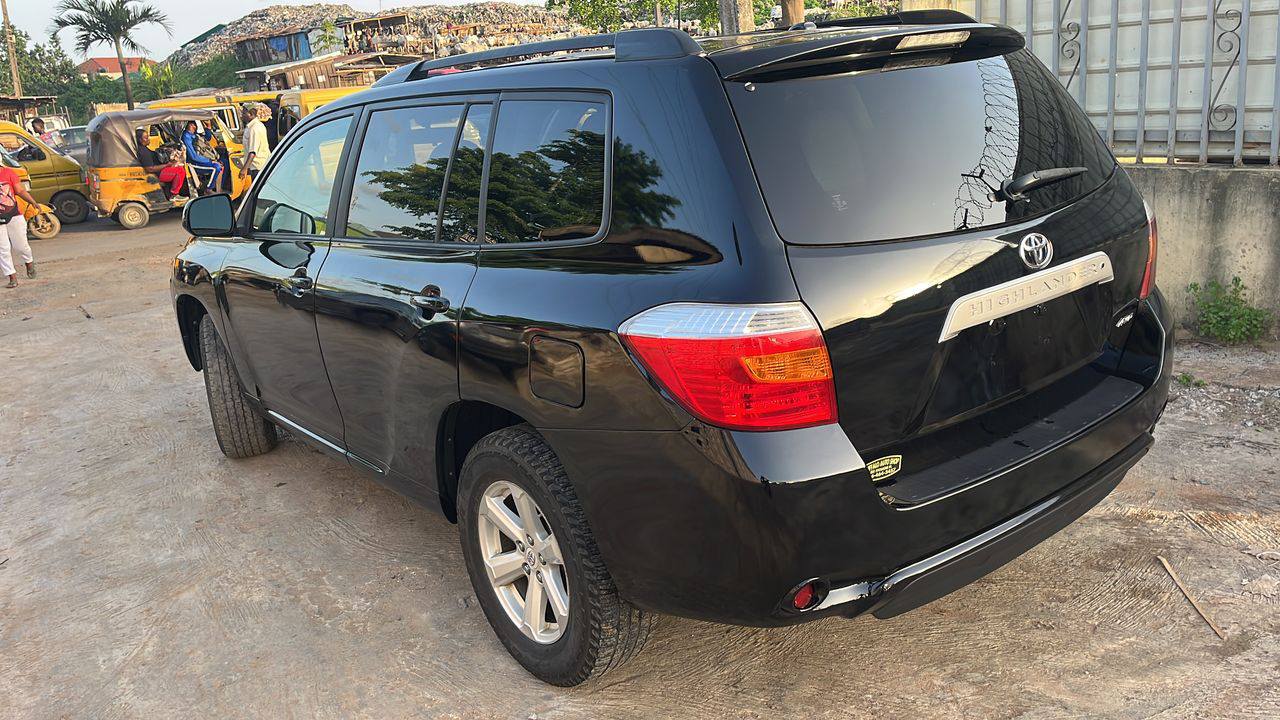 A picture of TOKS 2010 TOYOTA HIGHLANDER