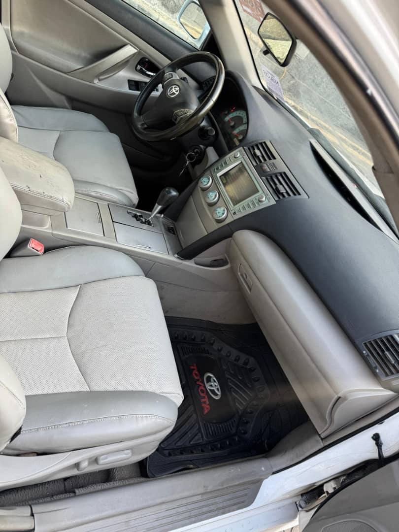 A picture of  Toyota Camry muscle SE V6 engine with engine untempered