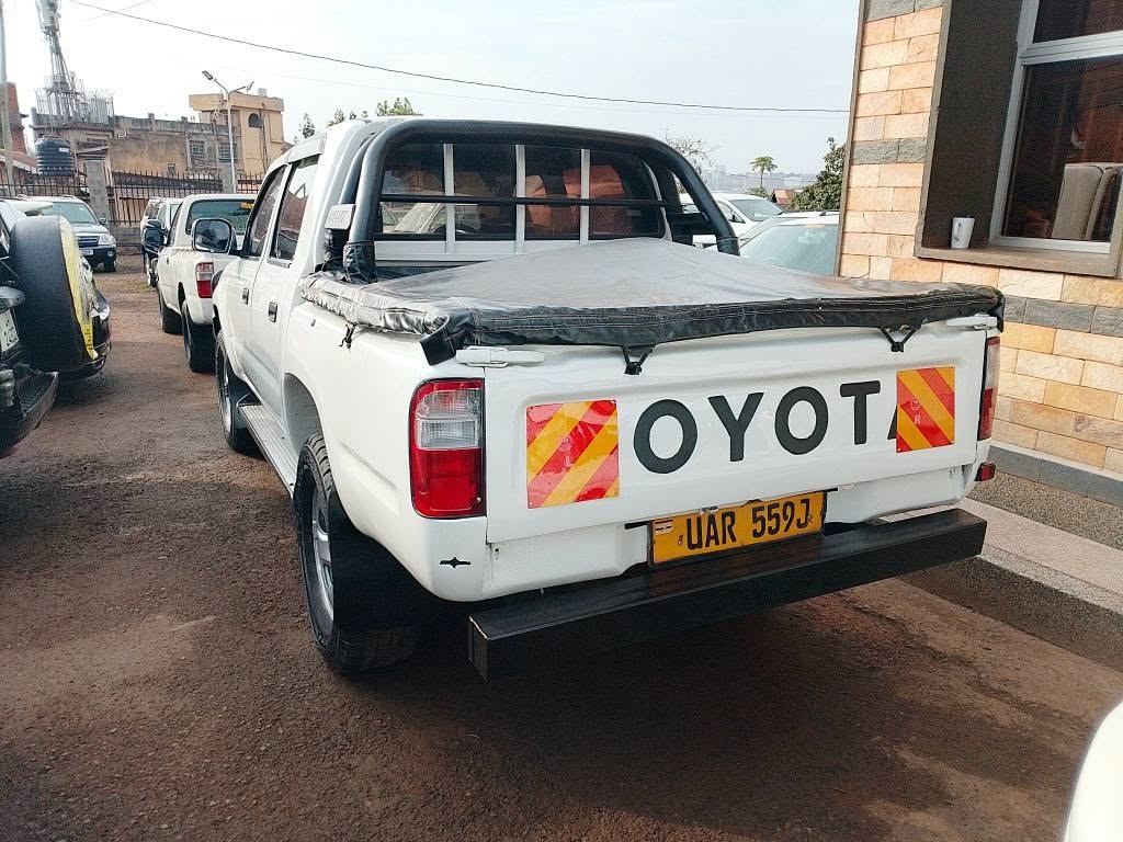 A picture of Toyota Hilux 45 millions manual diesel CALL 0786 92 82