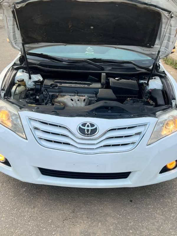 A picture of Clean TOYOTA CAMRY 2010 MODEL 4 plugs engine with everything