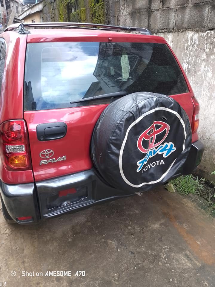 A picture of Awoof Toyota Rav4 05 for urgent sale