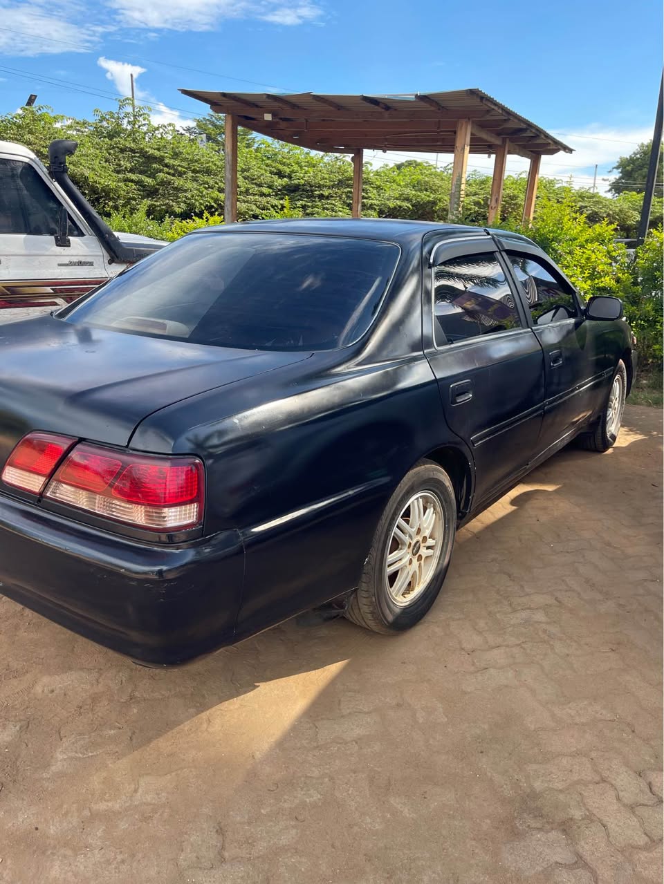 A picture of TOYOTA CRESTA