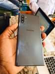 A picture of Samsung note 10