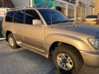 A picture of Lexus LX470 2000model