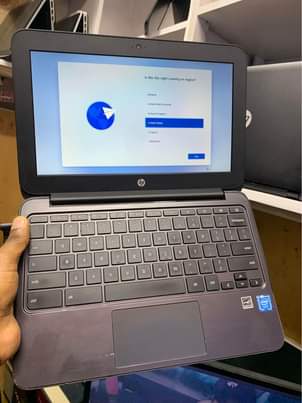 A picture of Nauza hizi hp mbili bei kama bure Hp chrome lipia