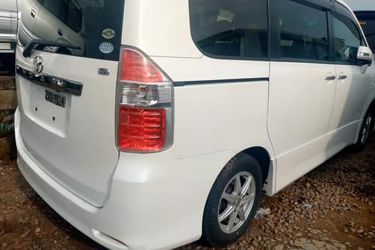 A picture of Noah model 2015 39m negotiable.call 256700951820