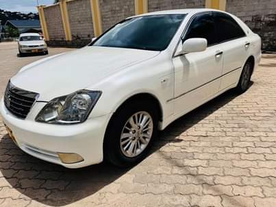 A picture of Crown royal milion 13.8 Ipo mwanza Automatic Engine safi 0784857610