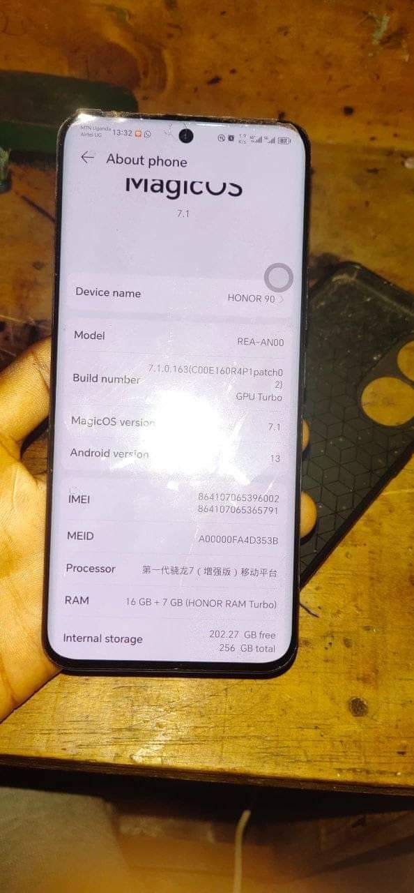 A picture of HONOR 90