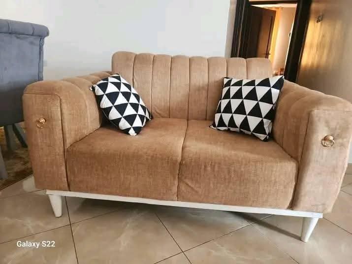 A picture of Sofas500k and 600k Tv 32inch 250kgas cylinder and fan