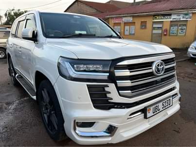 A picture of Motor Vehicle Toyota Land Cruiser 190000000