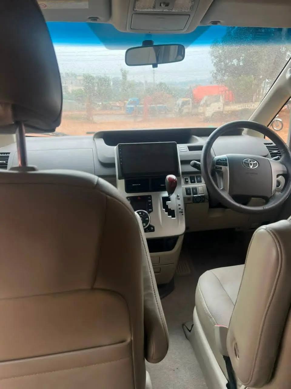 A picture of Toyota Noah 2011 28m money needed