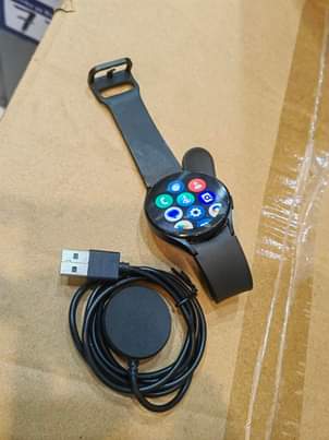 A picture of samsung watch 4 44mm super amoled 280000