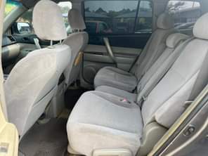 A picture of Toyota Highlander 2008 model clean Used working perfectly with complete