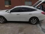 A picture of Honda crosstour 2010 model v6