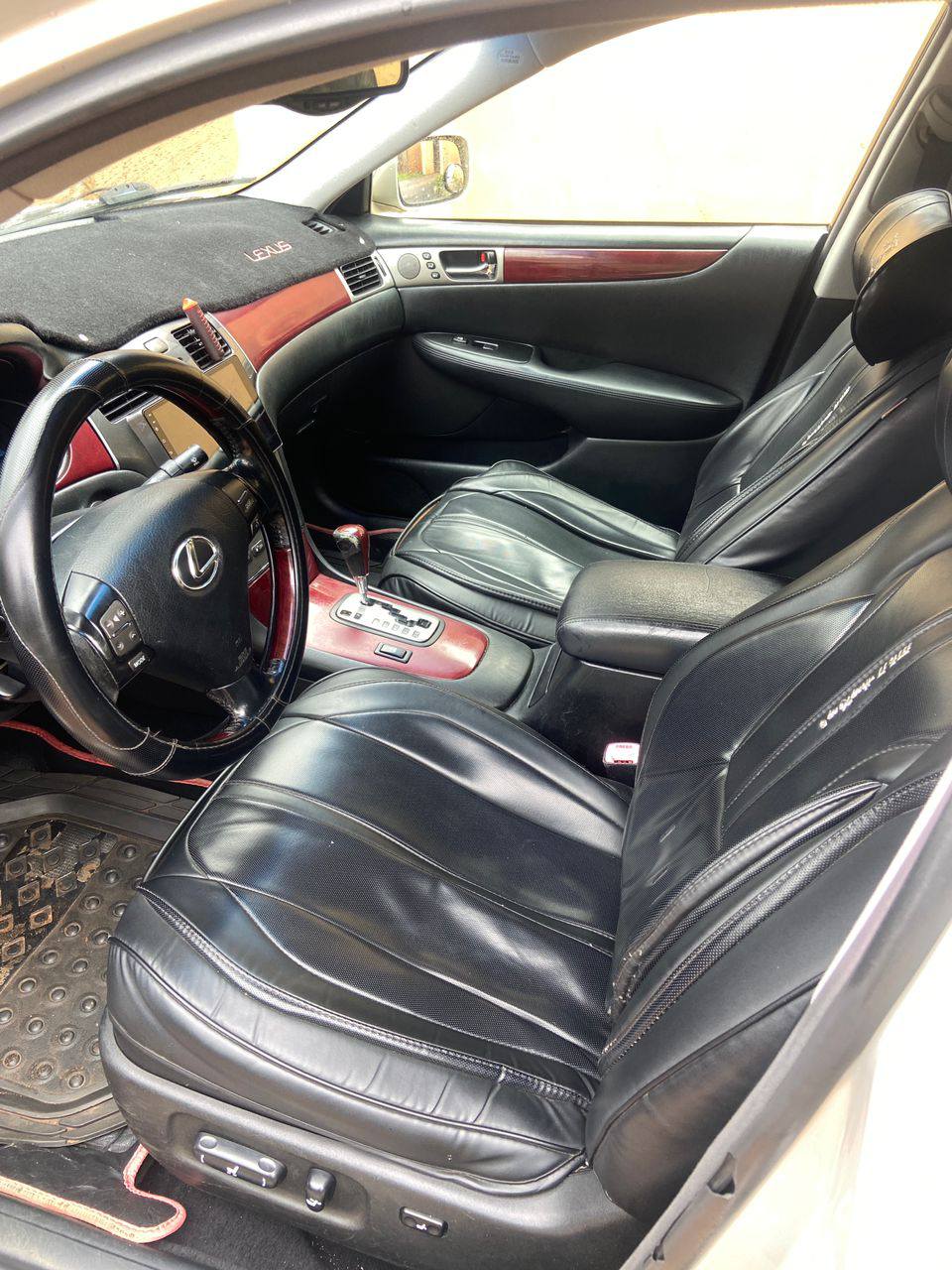 A picture of Extremely Clean Lexus Es330