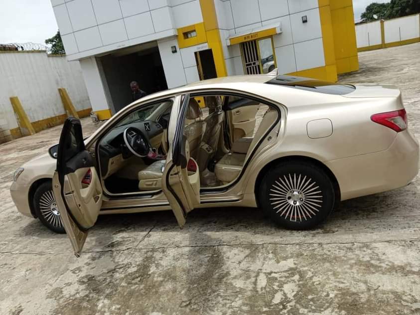 A picture of Over highest grade Lexus ES 350 Everything is intact and
