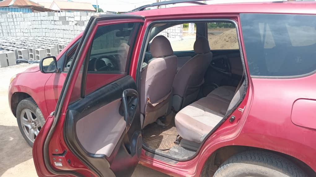 A picture of Toyota Rav4 4 plugs