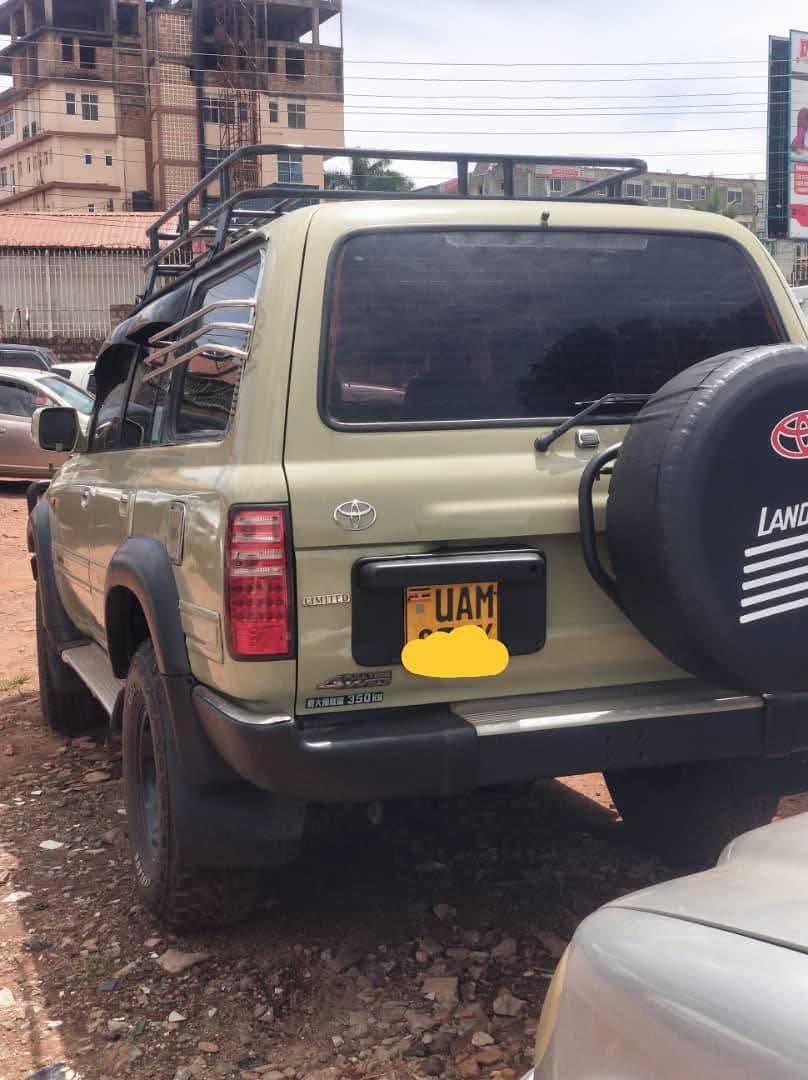 A picture of TOYOTA LAND CRUISER VX