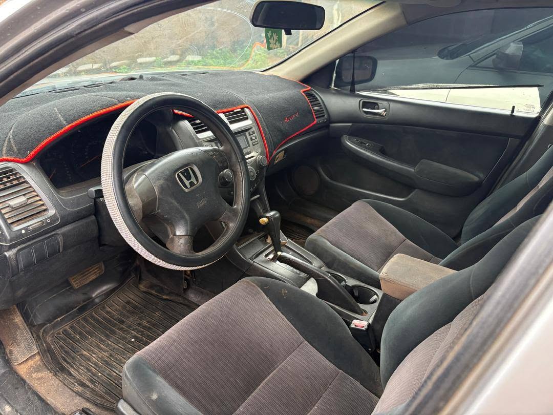 A picture of Honda Accord 05