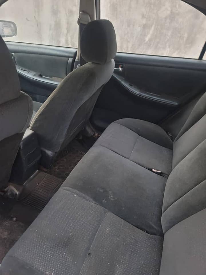 A picture of Toyota corolla 2004
