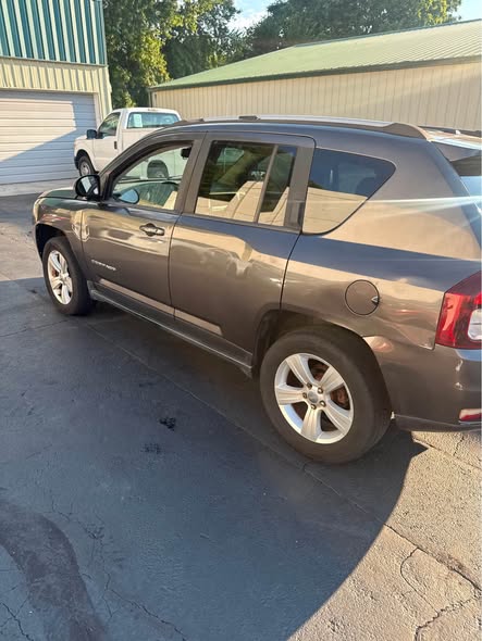 A picture of 2016 Jeep compass