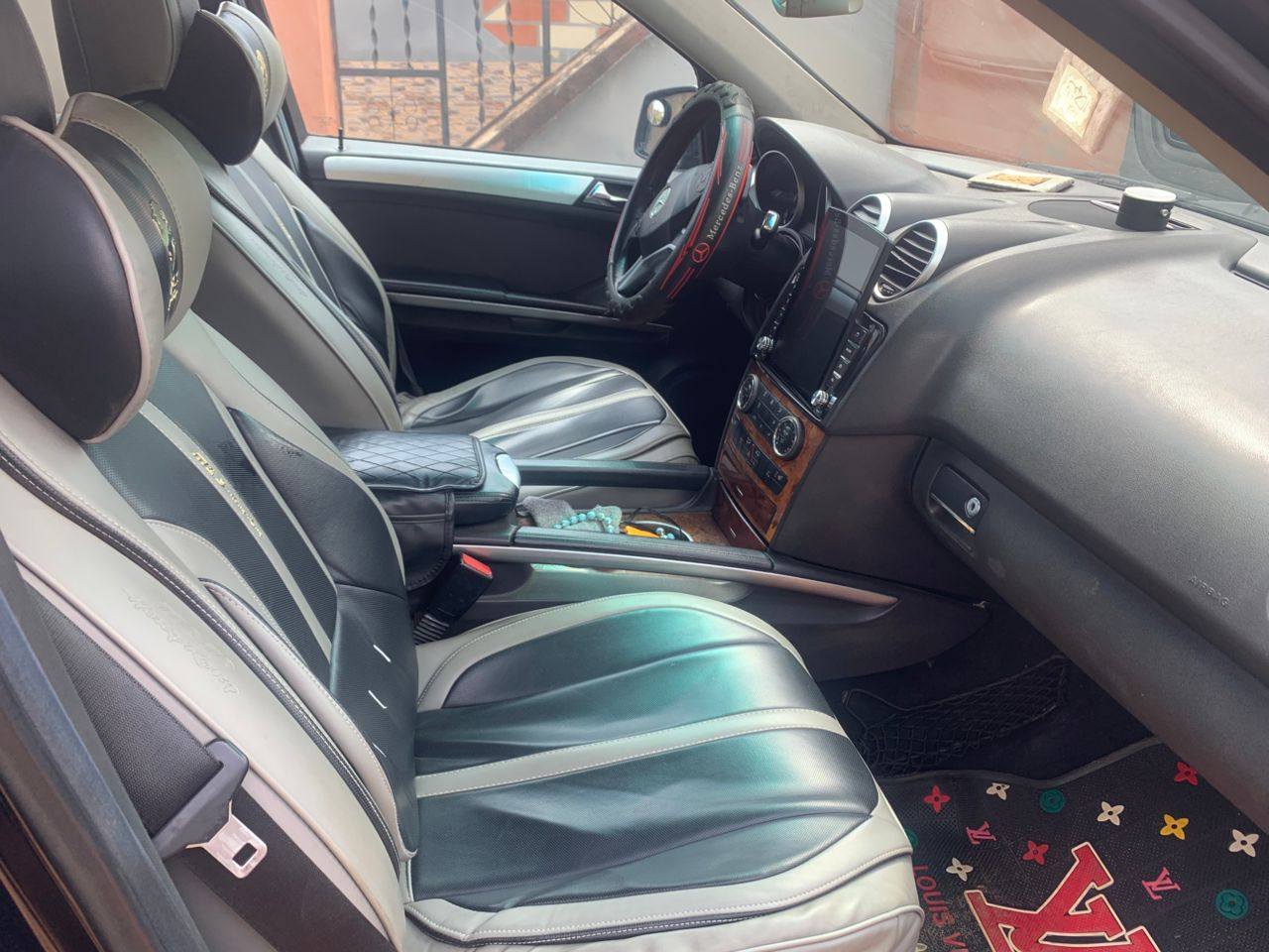 A picture of Benz ml 550