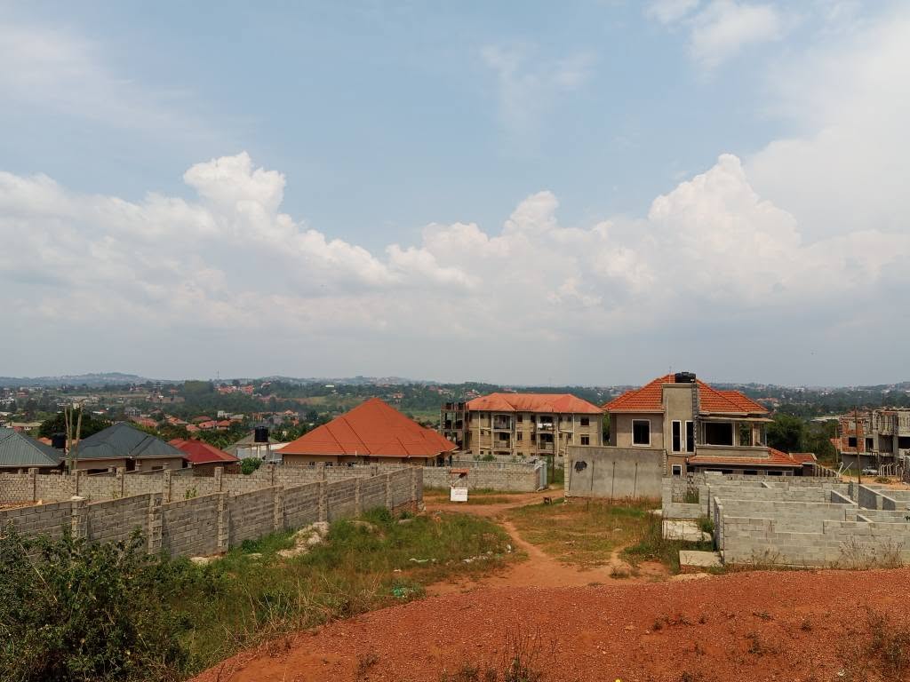 A picture of 50x100ft plot in Gayaza nakwero behind total selling at 75m