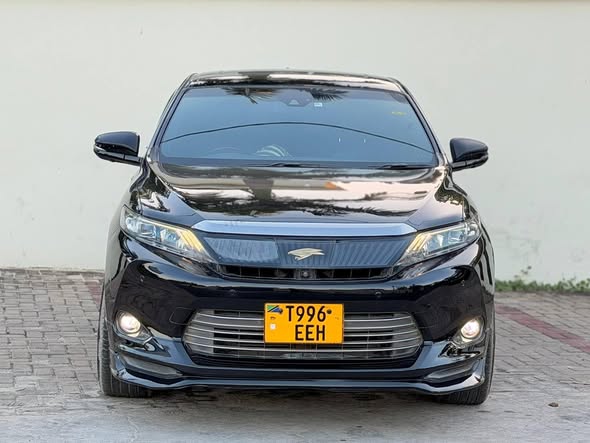 A picture of TOYOTA HARRIER NEW