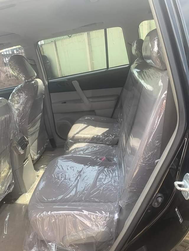 A picture of 2009 toks Highlander