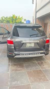 A picture of For sale Slightly used 2012model Toyota Highlander limited SUV full