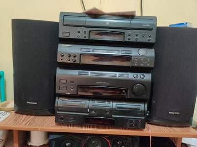 A picture of Tv 32 at 300k Pioneer sound system at 570k Fredg