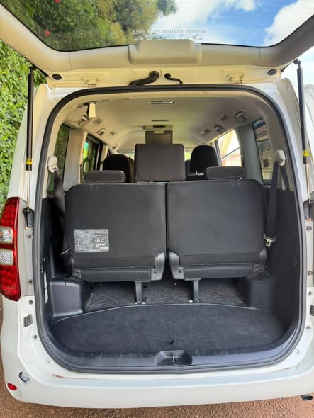 A picture of 2011 grey Noah 7seater Push to start
