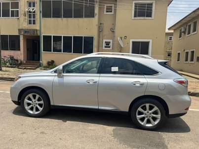 A picture of LEXUS RX350