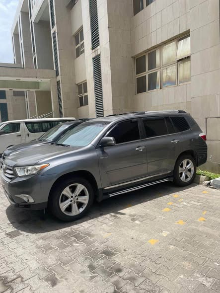 A picture of Toyota Highlander 2010 upgraded to 2015