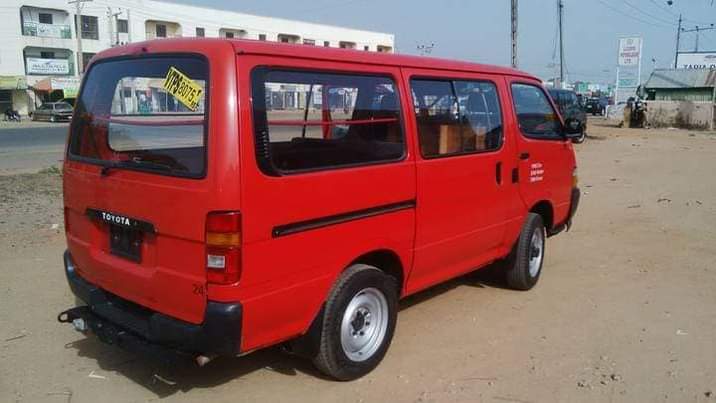 A picture of Toyota Bus 1998 09061825415
