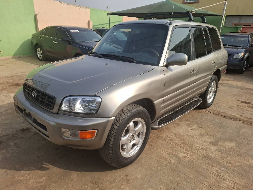 A picture of Rav4 2000 08025508383