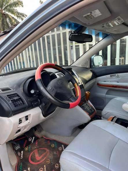 A picture of Belguim standard 2006 Lexus RX330 for sale everything is working