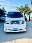 A picture of Toyota alphard chases