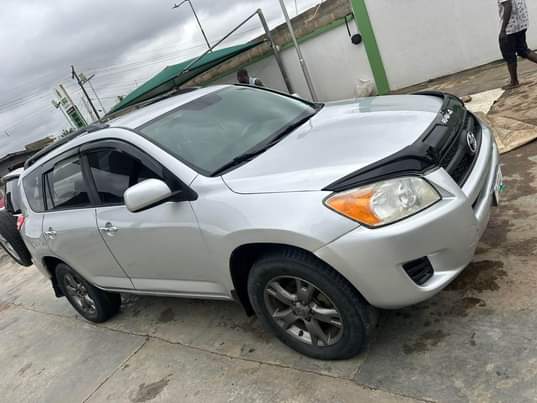 A picture of Toyota RAV4 2010 model