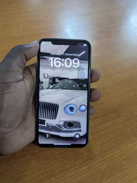 A picture of Iphone 11 pro 256gb Bei 750 000 tu