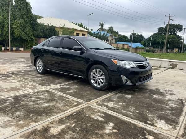 A picture of TOYOTA CAMRY XLE V6 KEYLESS IGNITION 9 9 MILLION 08144308178